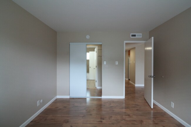 Foto del edificio - 2220 Lake Rd