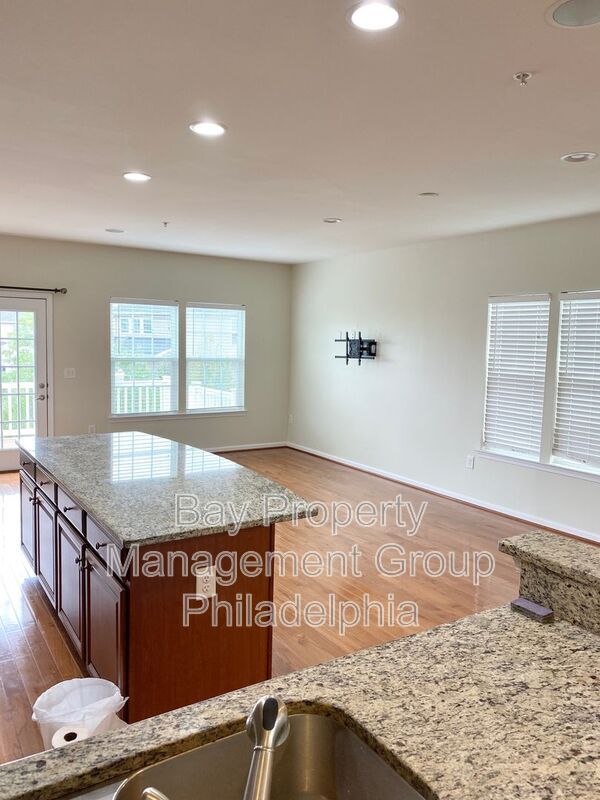 Foto del edificio - 913 Susan Cir