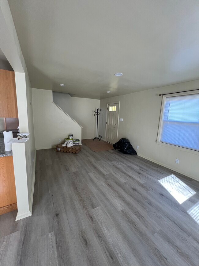 Foto del edificio - 1517 Catalina Ave