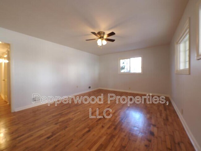 Building Photo - 400 Hampton Dr