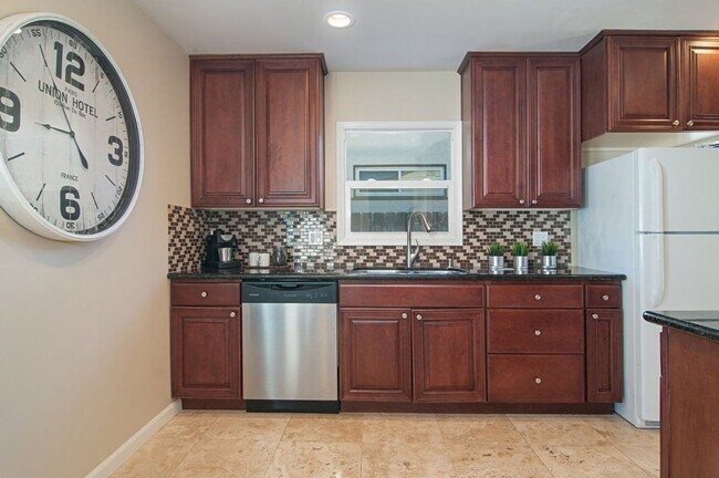 Foto del edificio - Allied Gardens - Beautifully Updated Home ...