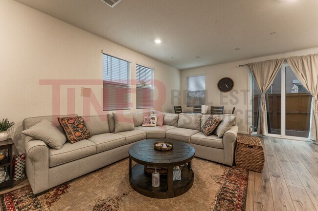 Building Photo - Newer Build in Elk Grove Featuring 3 Bedro...