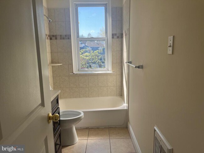 Foto del edificio - 740 Vernon Rd