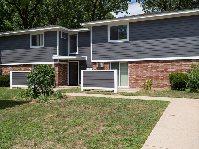 Building exterior - Cedar Crest Apartments