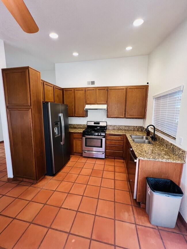 Building Photo - 15721 Shadow Mountain Ln
