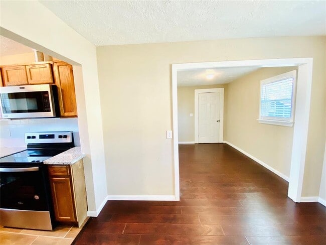 Building Photo - 207 Frawley St