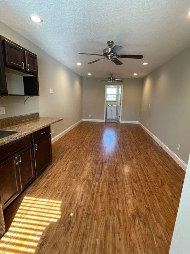 Foto del edificio - Downtown Tavares Studio Apartment