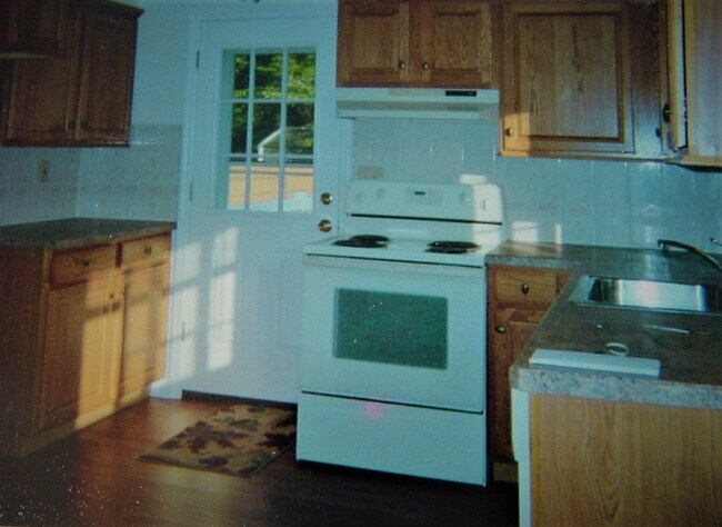 Kitchen - 2028 Debutante Mnr