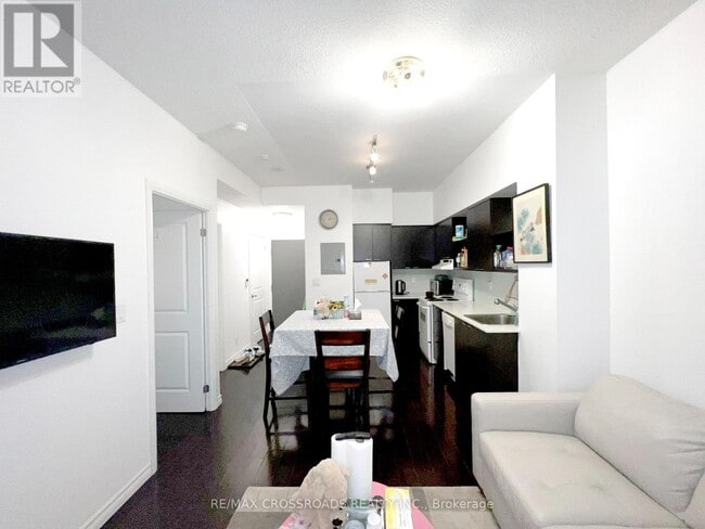 Building Photo - 35 Hayden St