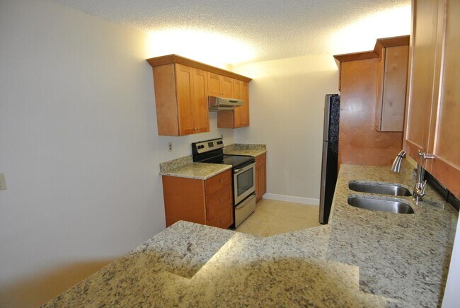 Foto del edificio - 1127 E Seminole 4dAvenue 4d Jupiter Fl 33477