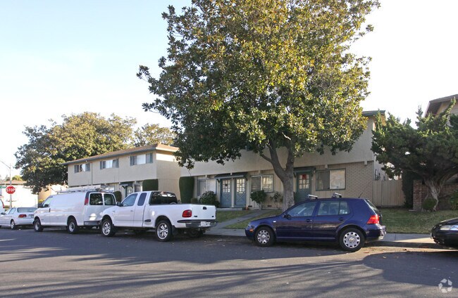 Primary Photo - 2087 Sahara Way Apartments