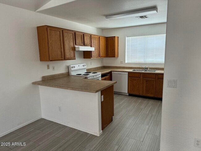 Building Photo - 10520 W Mohave St