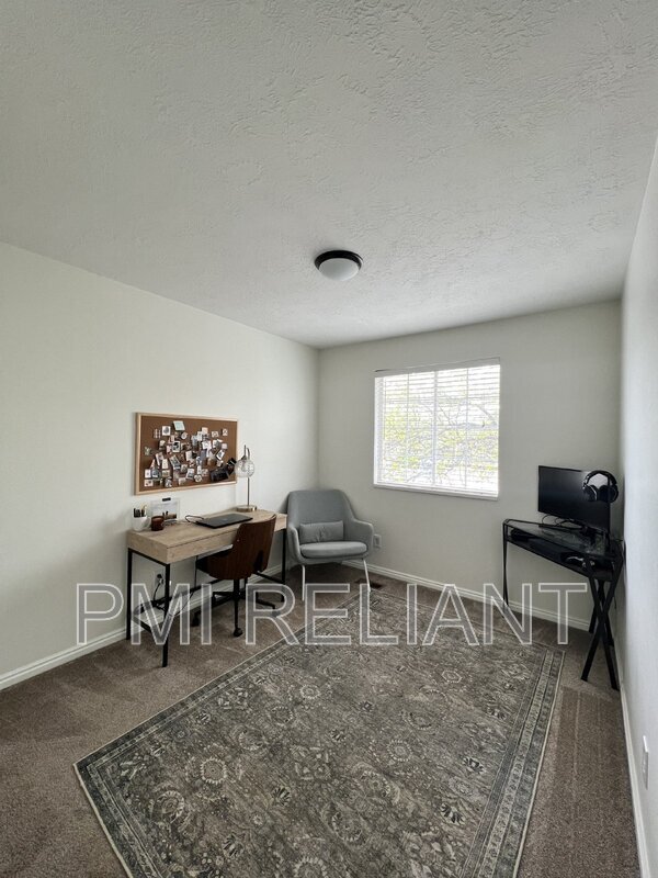 Building Photo - 430 N 470 W