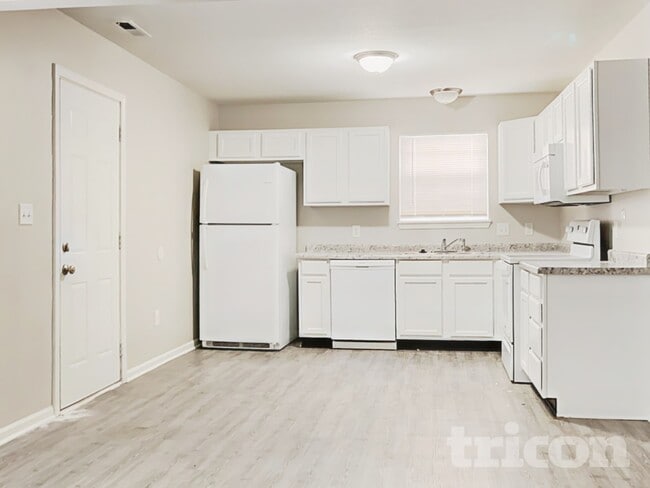 Building Photo - 10213 Blue Sky Dr