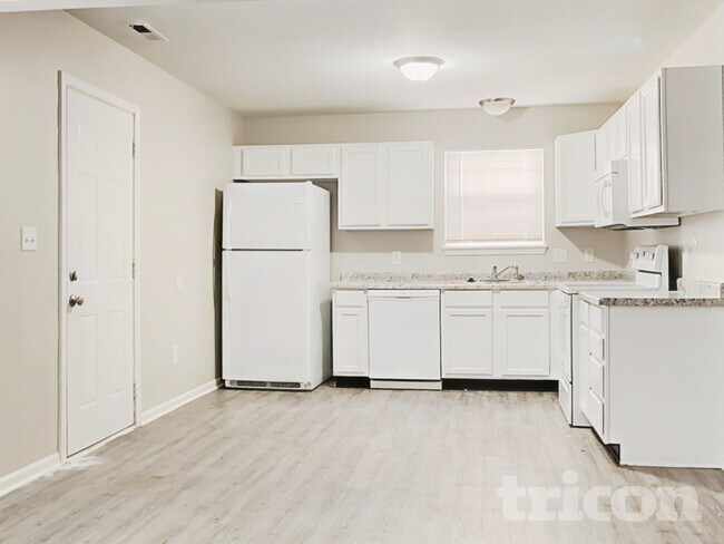 Foto del edificio - 10213 Blue Sky Dr