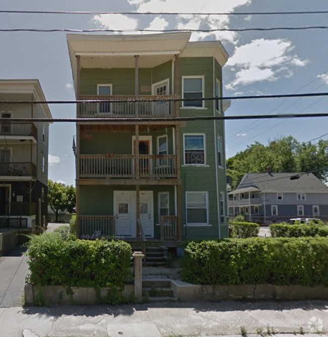 Building Photo - 511 Elm St