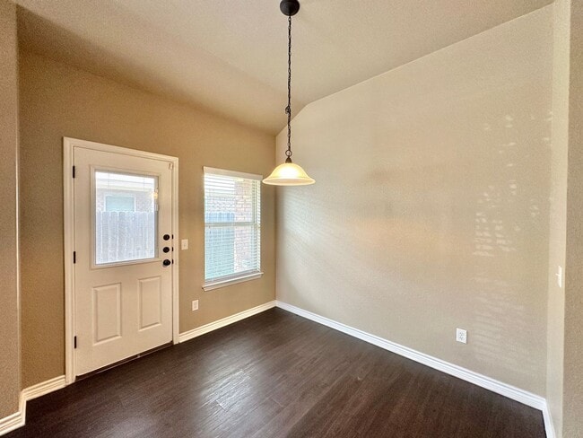 Building Photo - 302 Sladecek Dr