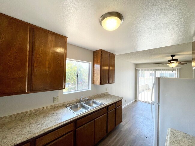 Foto del edificio - 3 Bedroom 2 Bath with Garage!
