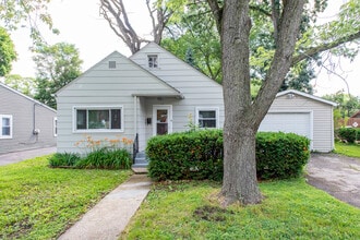 Building Photo - 221 Kenwood Dr