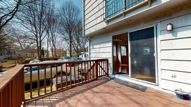 Building Photo - 2 Bedroom 2.5 Bath Townhouse