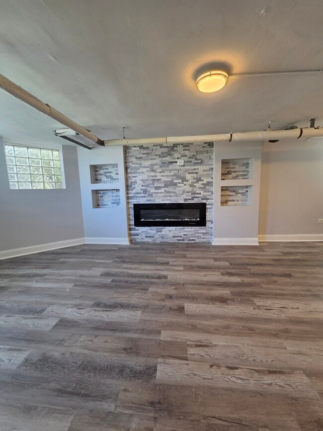 Building Photo - 2740 W 73rd St