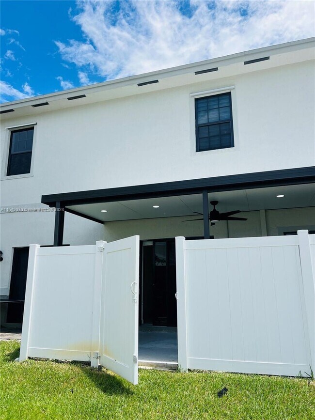 Foto del edificio - 1126 SW 6th Ct