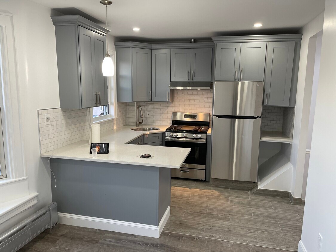 Foto principal - 7856 76th St