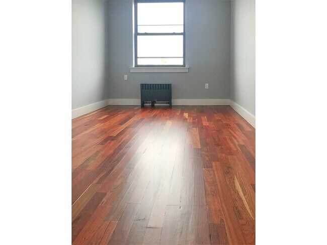 Foto del edificio - 585 Snediker Ave