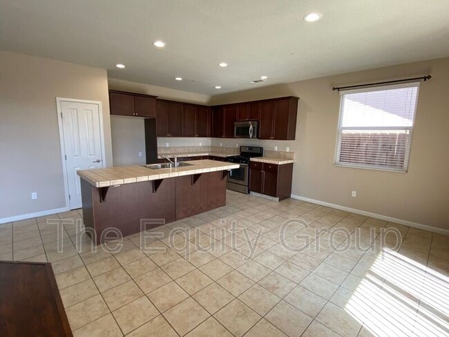 Building Photo - 6351 W Vine Ct