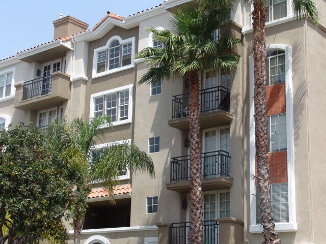 Primary Photo - 328 S Cloverdale Ave