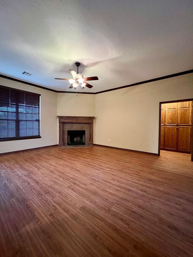 Photo - Lovely Home in Mustang