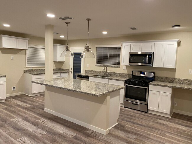 Foto del edificio - 3 bed, 2 bath single story home