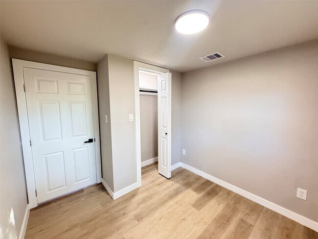 Building Photo - 2209 Gano St