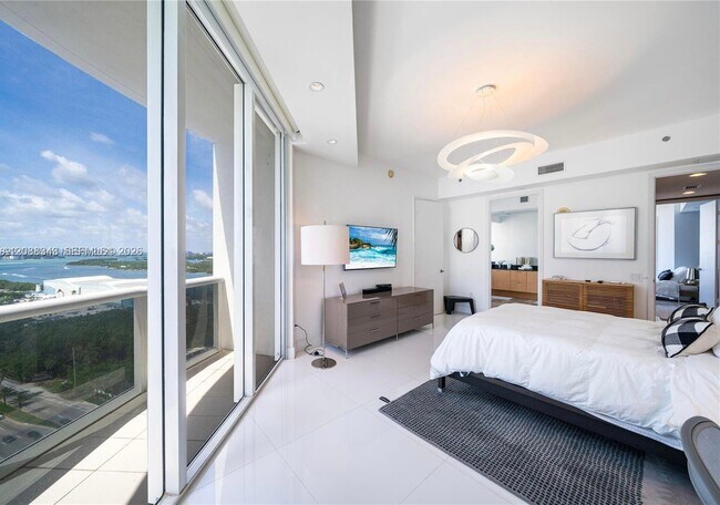 Foto del edificio - 15811 Collins Ave