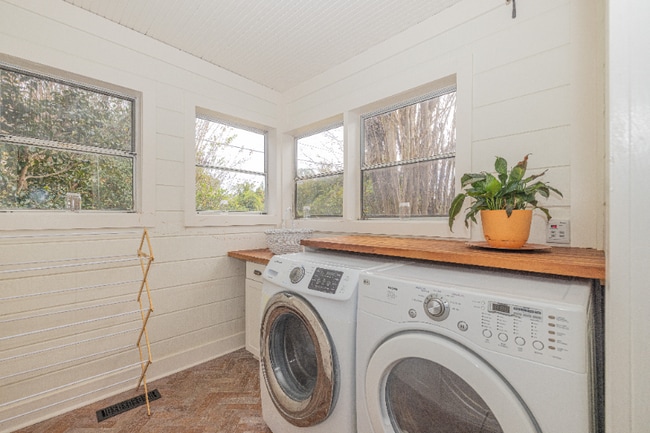 Building Photo - 1049 Buist Ave