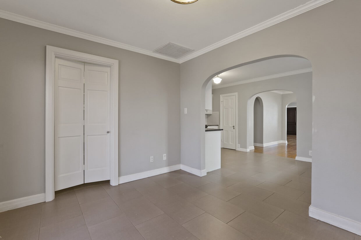 Building Photo - 7115 La Vista Dr