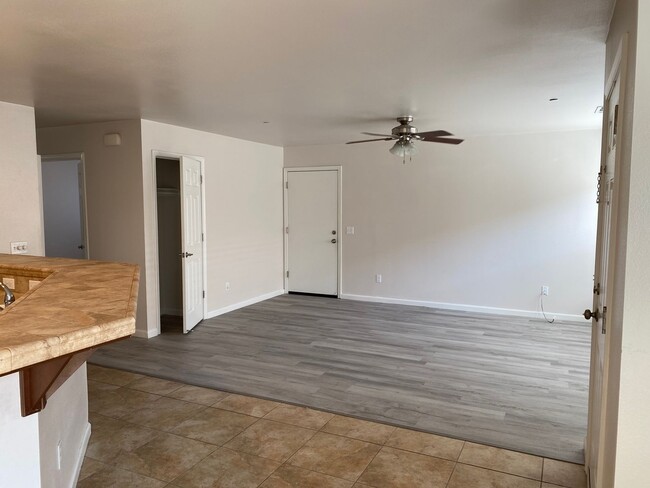 Foto del edificio - Three Bedroom Condo in Tulare