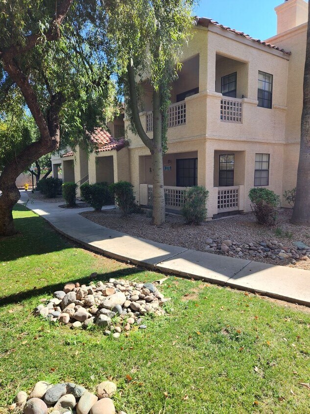 Primary Photo - 2bd 2 ba ground level unit