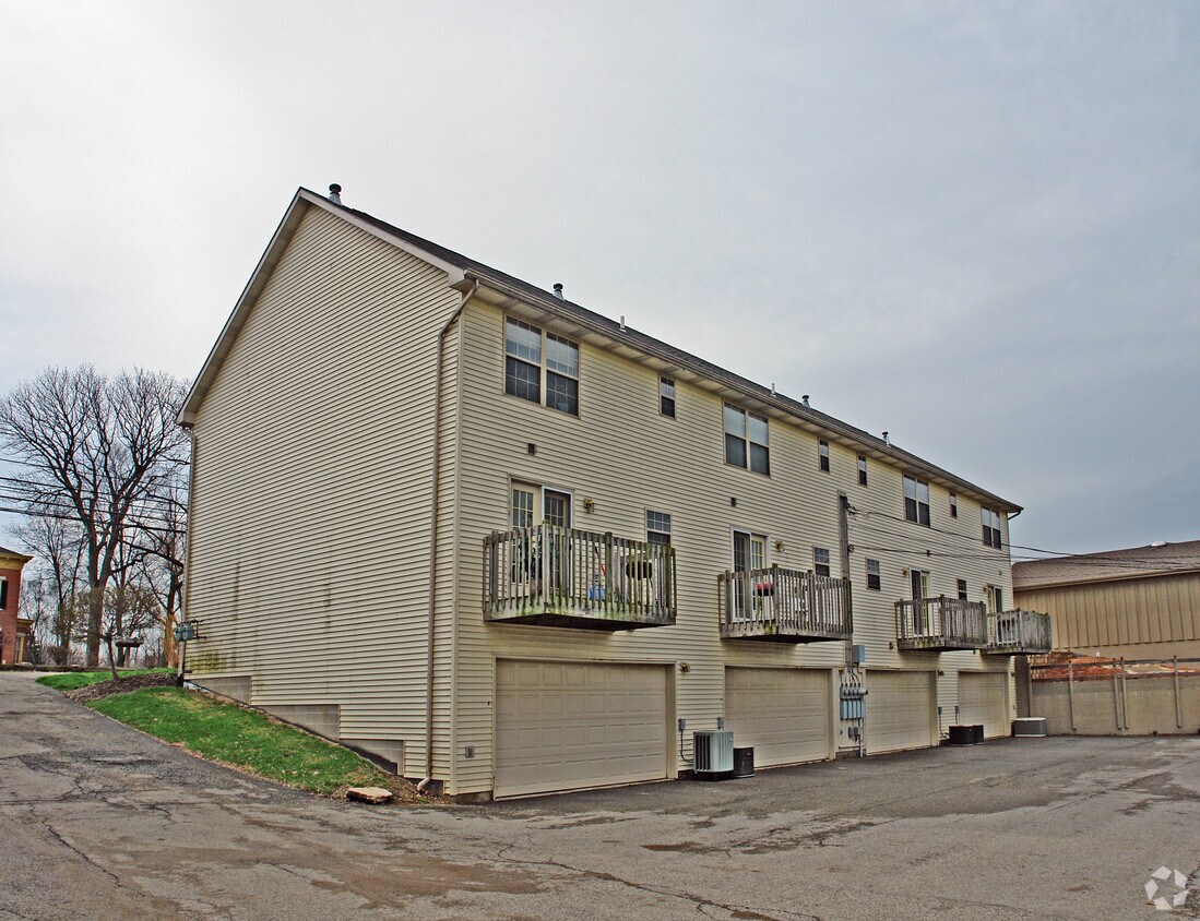 Building Photo - 7052 Dayton Springfield Rd