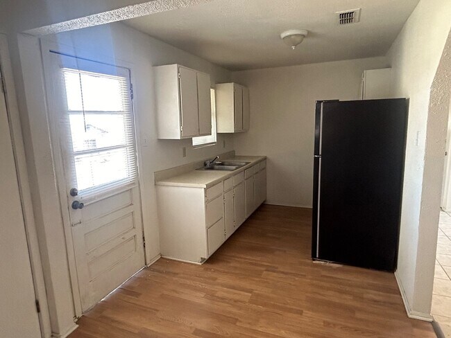 Foto del edificio - 101 S Gillis St