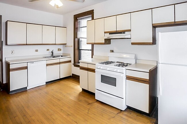 Foto del edificio - 1320 W Diversey Pky