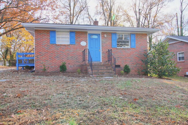 Building Photo - Beautiful 3 Bedroom 1.5 Bath Home Availabl...