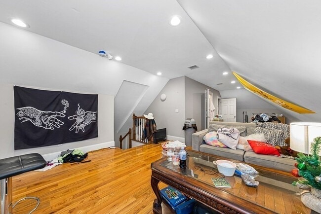 Building Photo - HOT MISSION HILL LISTING!!!!