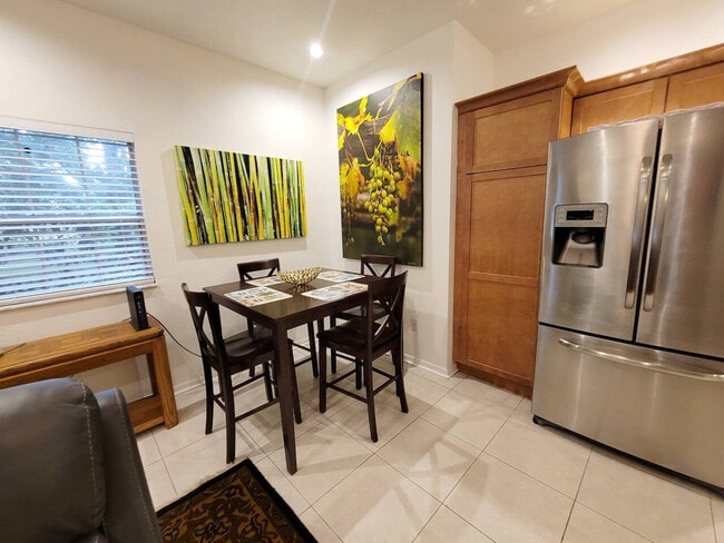 Building Photo - 408 NW 5th Ave