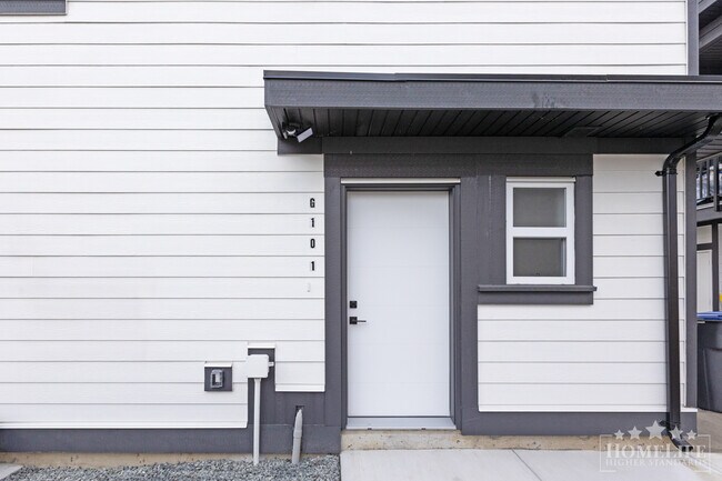 Photo du bâtiment - Brand New 2 Bedroom + 1.5 Bathroom Garden Suite in Fleetwood, Surrey