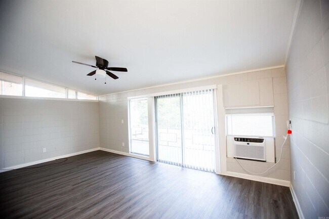 Building Photo - 4700 Lynn Ln