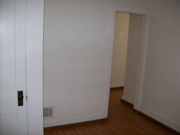Building Photo - 518 S Van Buren St