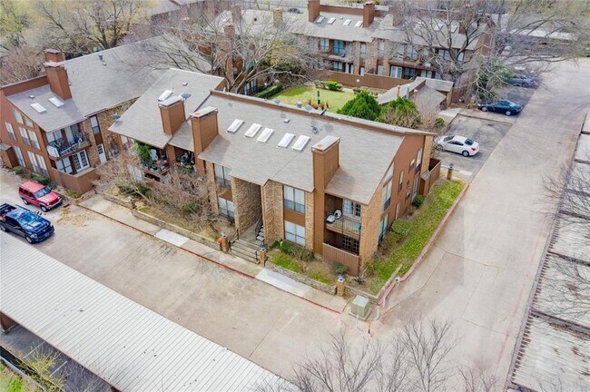 Building Photo - 7522 Holly Hill Dr