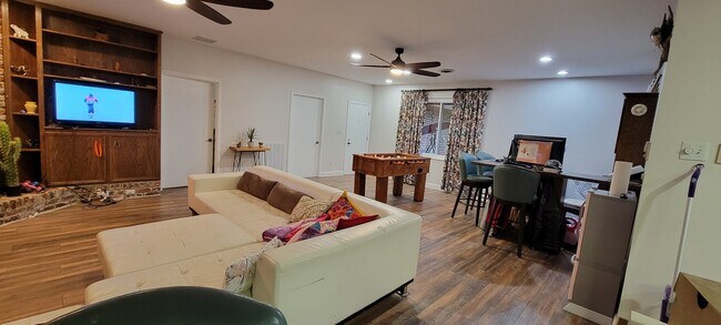 Foto del edificio - 152 Glassboro Dr