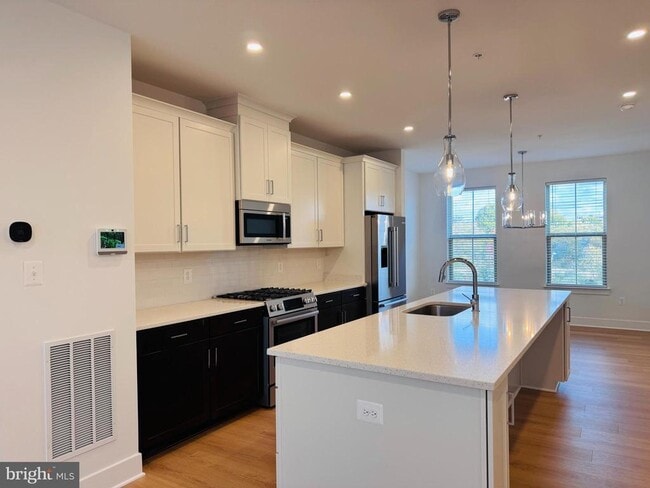 Building Photo - 4945 Purdy Aly